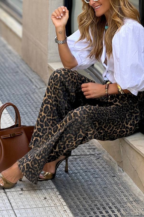 Perla | Wild Feel leopard print high waist wide leg denim jeans with pockets